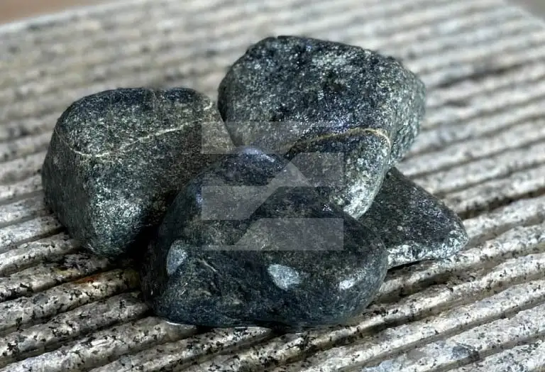 قلوه سنگ مشکی